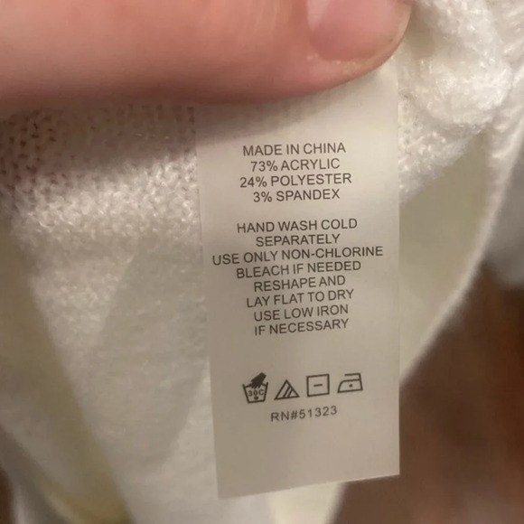 Vince Camuto geometric Fair Isle print sweater size Medium - Picture 6 of 6